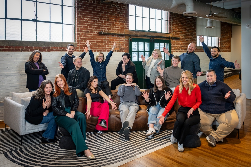 The full Estland Marketing team